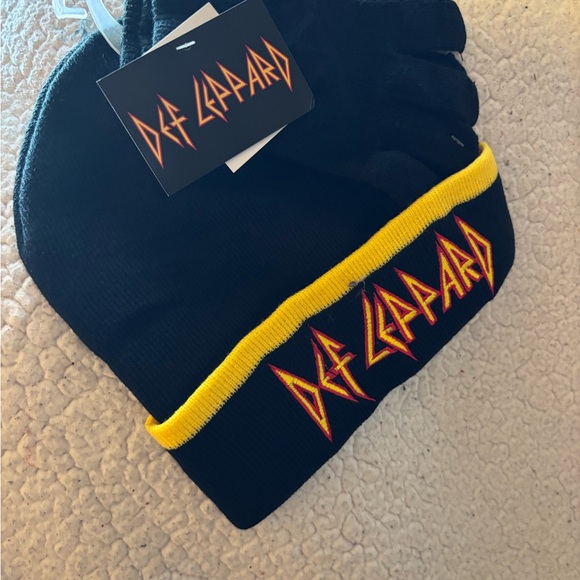 New Def Leppard Beanie & Glove Set - Picture 4 of 9